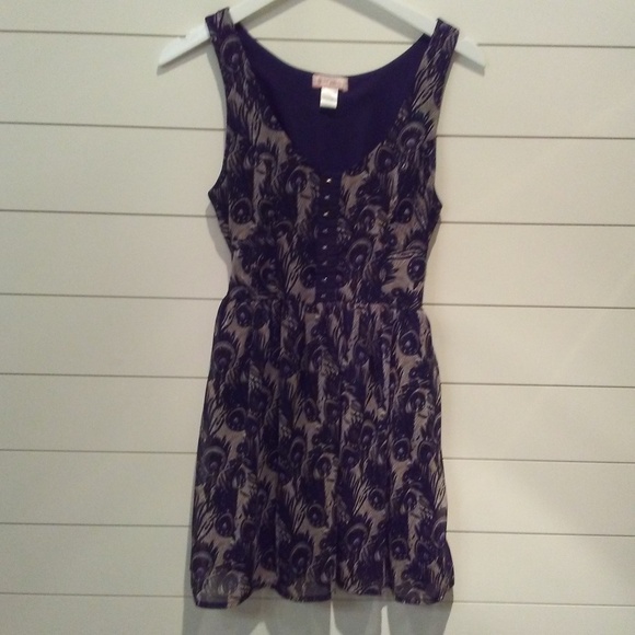 Band of Gypsies Dresses & Skirts - Band of Gypsies Sleeveless Dress Feather Print Size Small